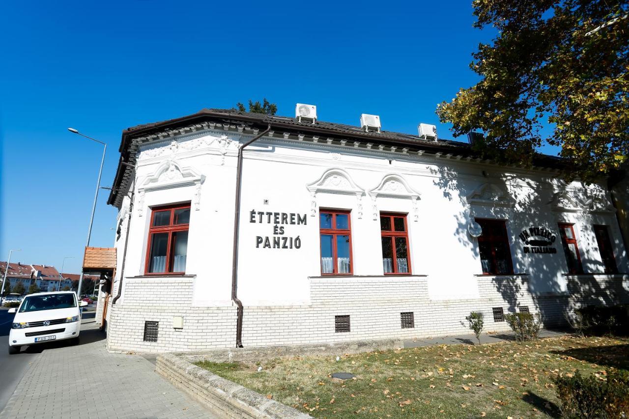 Un Pizzico Di Italiano Etterem Es Panzio Bed & Breakfast Nyiregyhaza Bagian luar foto