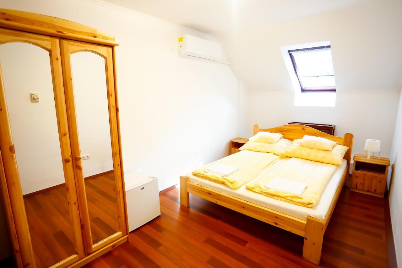 Un Pizzico Di Italiano Etterem Es Panzio Bed & Breakfast Nyiregyhaza Bagian luar foto